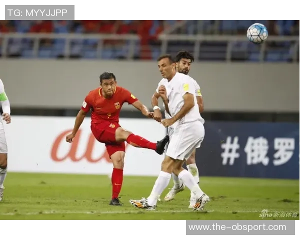 张玉宁与对方球员上半场激烈冲突各自领到黄牌引发热议